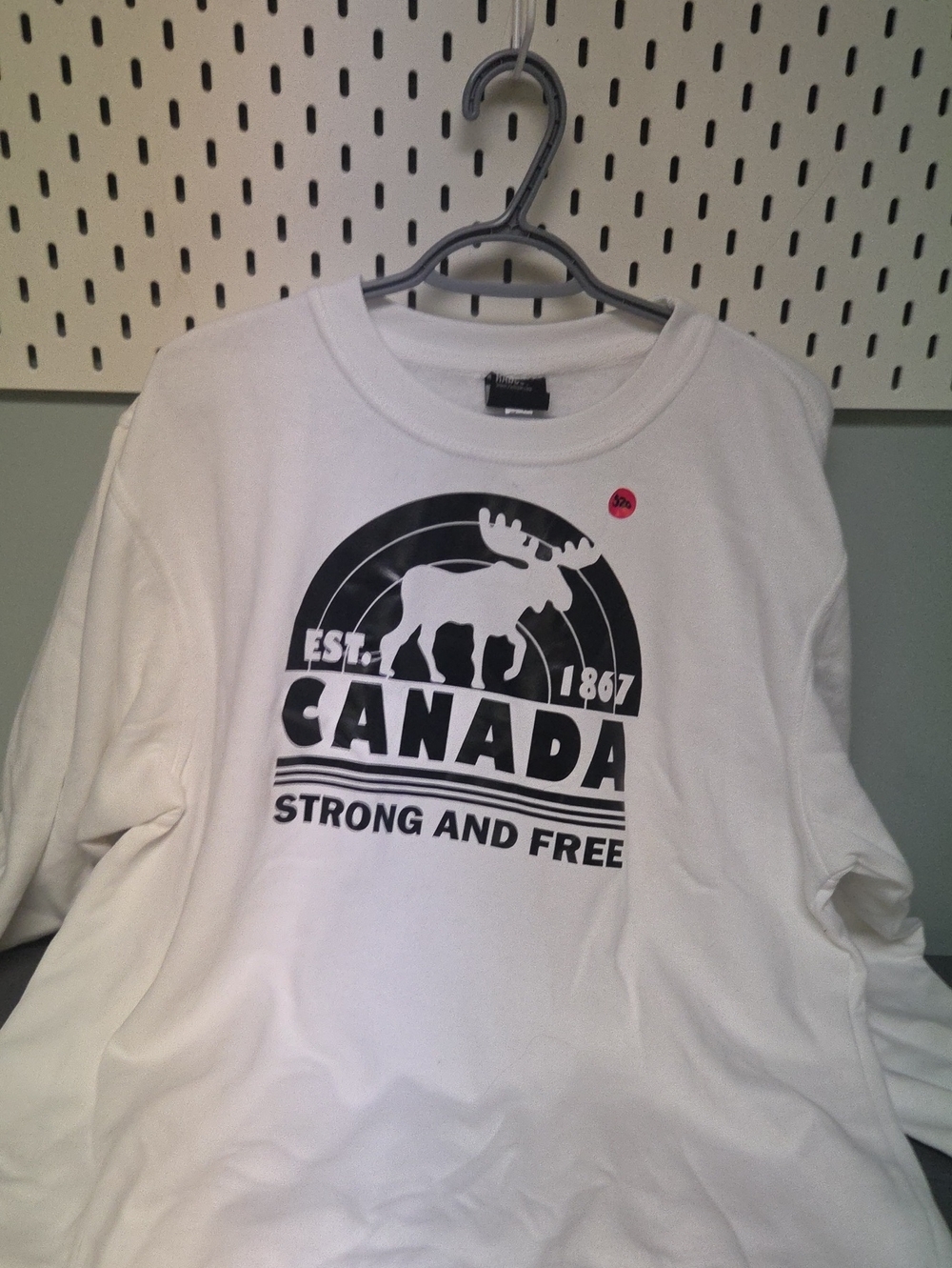 White Canada Graphic Crewneck Sweatshirt - Strong and Free
